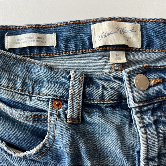 Universal Thread Light Blue Boyfriend Jeans - Picture 5 of 9